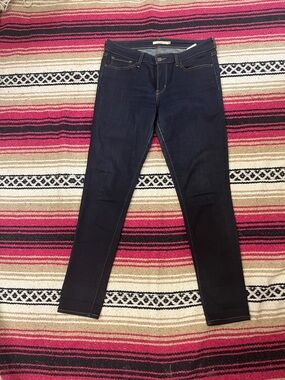 Levi’s 711 Skinny size 6 (see measurements in description) Excellent condition!